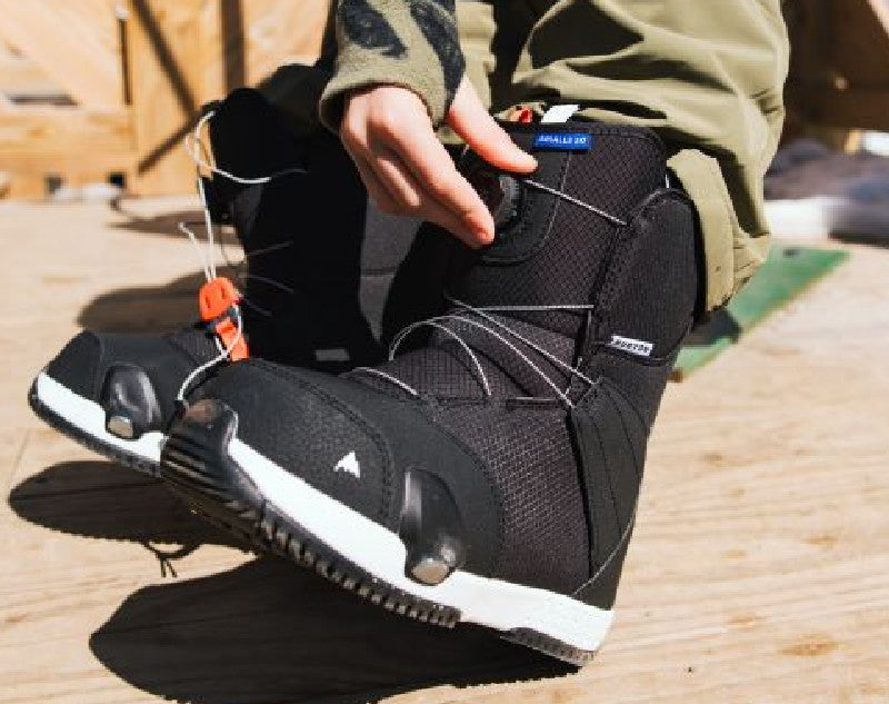 burton boys snowboard boots Moto Kids US3 Snow Kids keeping your feet warm and dry Used Burton Boys Snowboard Boots